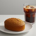 デザートの楕円ケーキとアイス珈琲のセット 3枚目