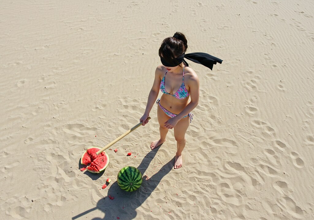 へそ出し＋目隠ししたドリルヘアーの木製戦士