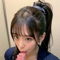 機内トイレでフェラ💖【FANZA新作記念】 2枚目