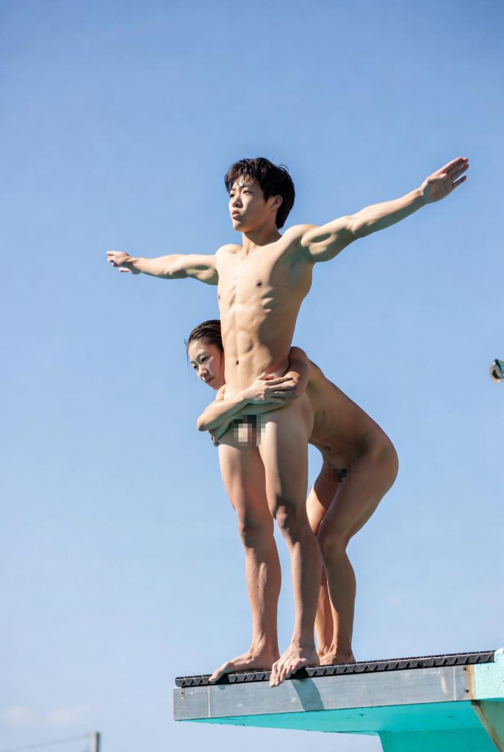 全裸飛込み１