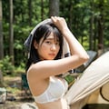 自然の中の開放感で無防備に着替える山ガール 9枚目