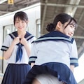 逆さ撮り　制服 3枚目