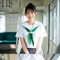 逆さ撮り　制服 2枚目
