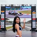 ステージに向かうレースクイーン 2枚目