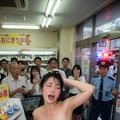 コンビニで全裸で搾乳する女性達♡ #3 9枚目