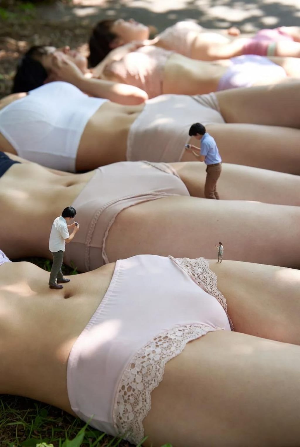 レースエッジのパンティの構造とレース柄のデザインを学ぶ小人たち【小人シリーズ】