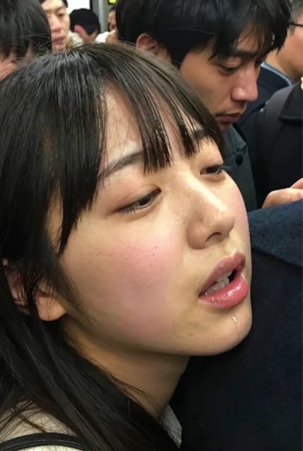満員電車で感じる理由