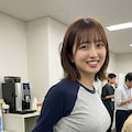 地方アナたち　ラグランを着る 4枚目