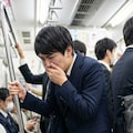 様子がおかしい女性＆男性 2枚目