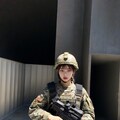 紛争地域の警戒任務にあたる女性兵士 2 3枚目
