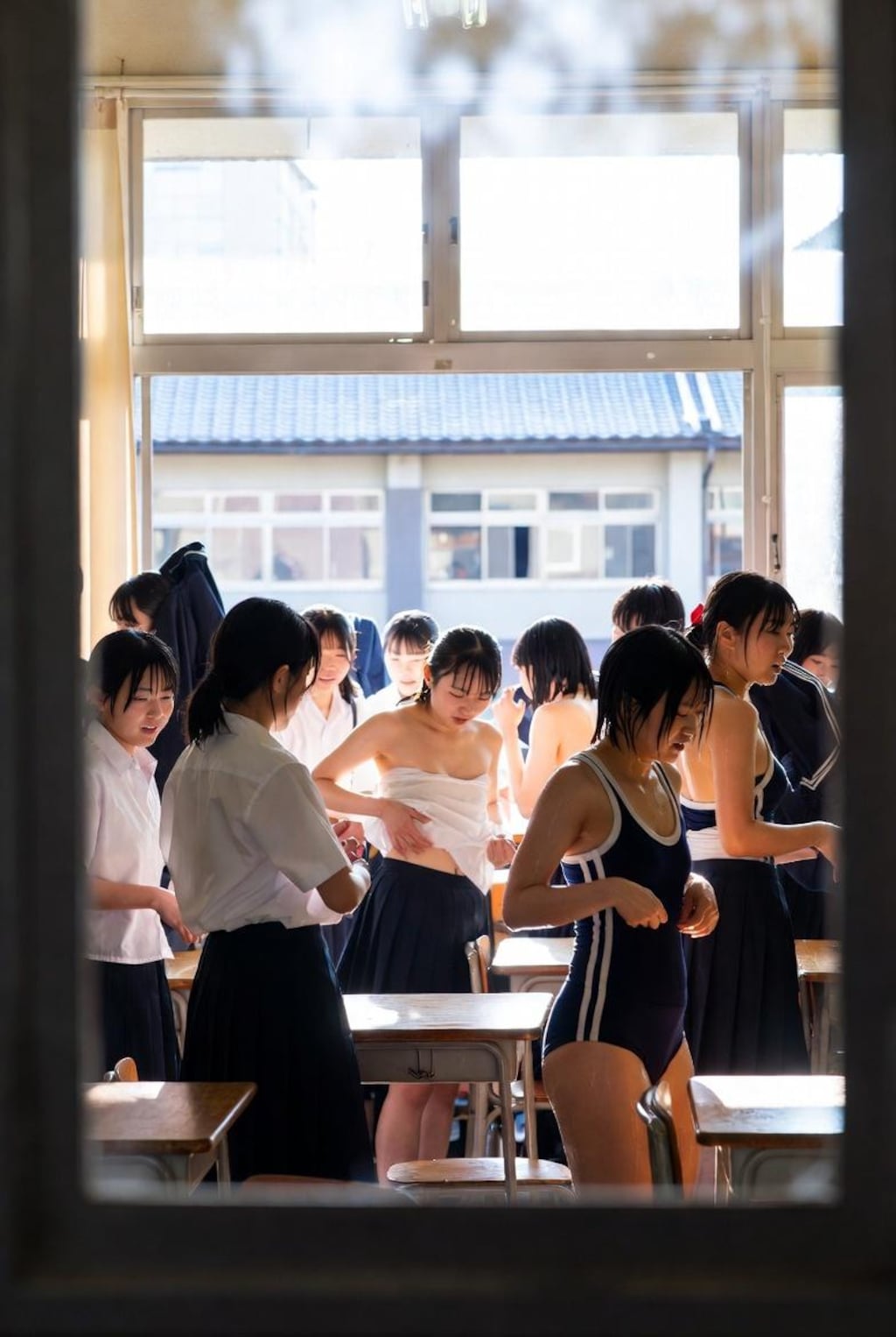 望遠レンズで教室を… (1)