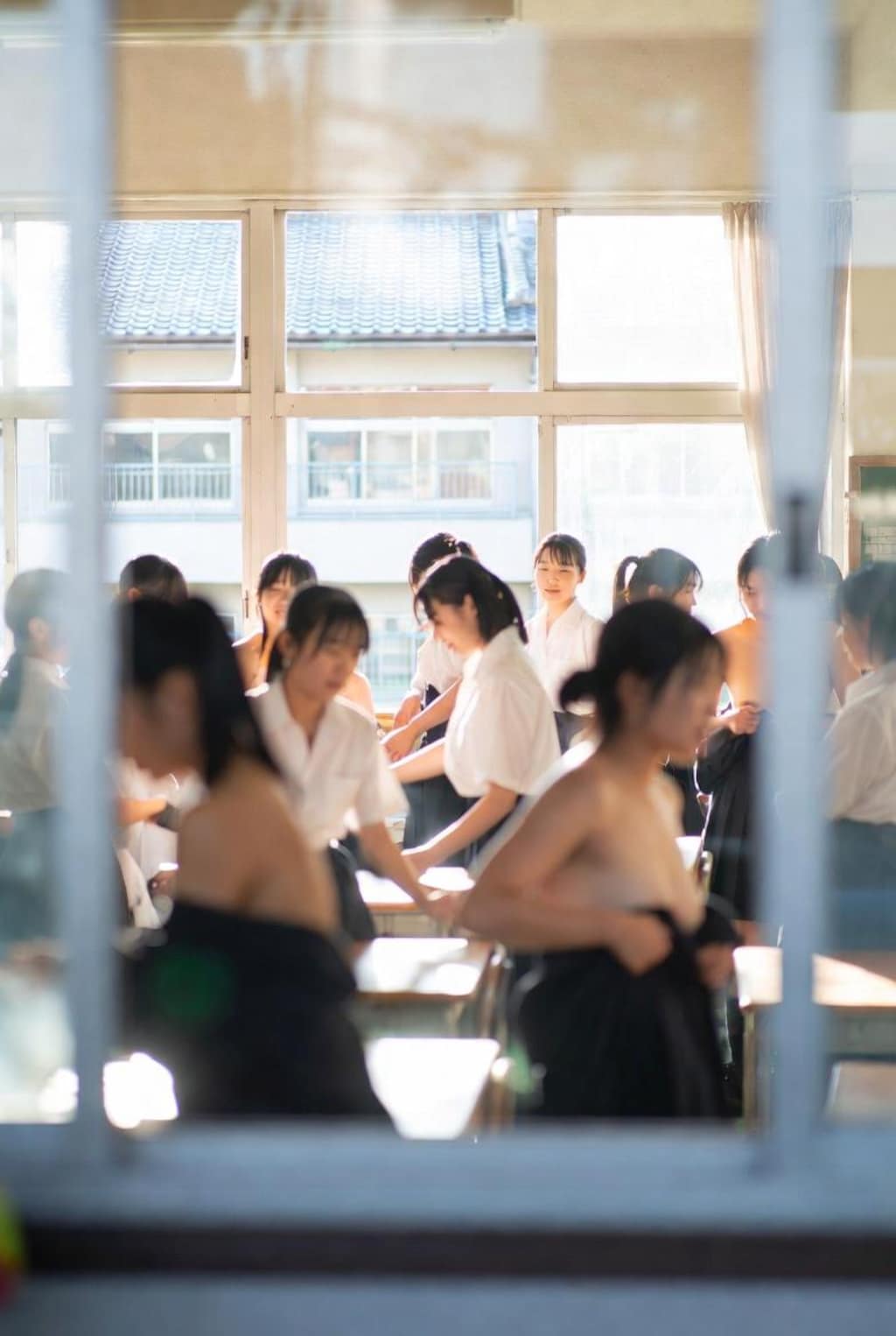 望遠レンズで教室を… (1)