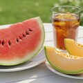 デザートの西瓜とメロンとレモンティのセット 2枚目