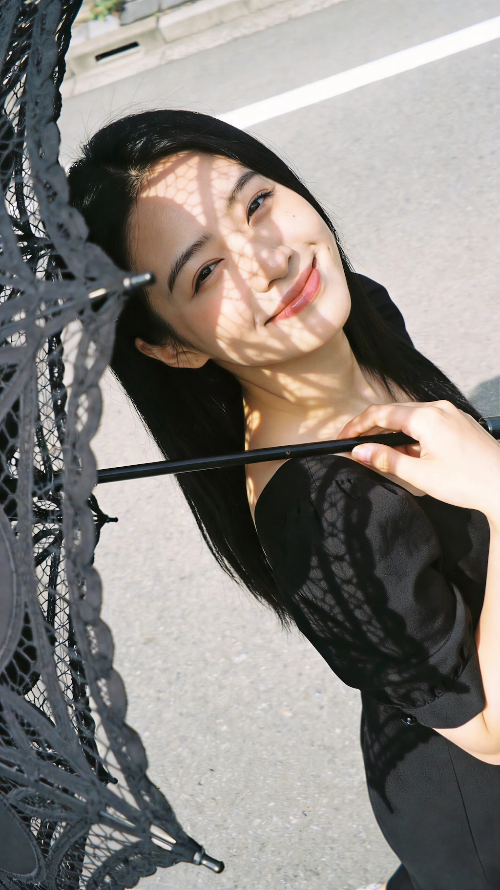 Lace Between Light and Shadow