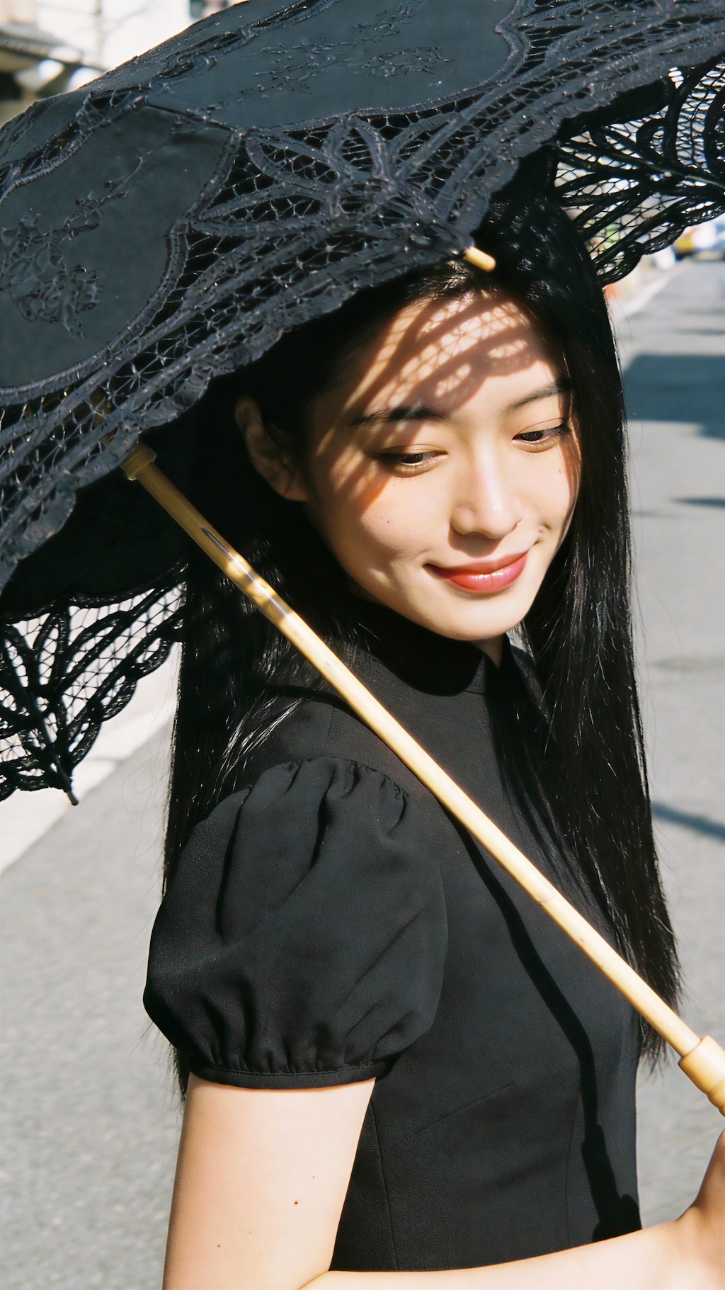 Lace Between Light and Shadow