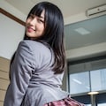 お尻を強調するポーズ 2枚目