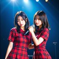 人気アイドルグループのLIVEイベント写真撮影会風（複数人女性） 2枚目