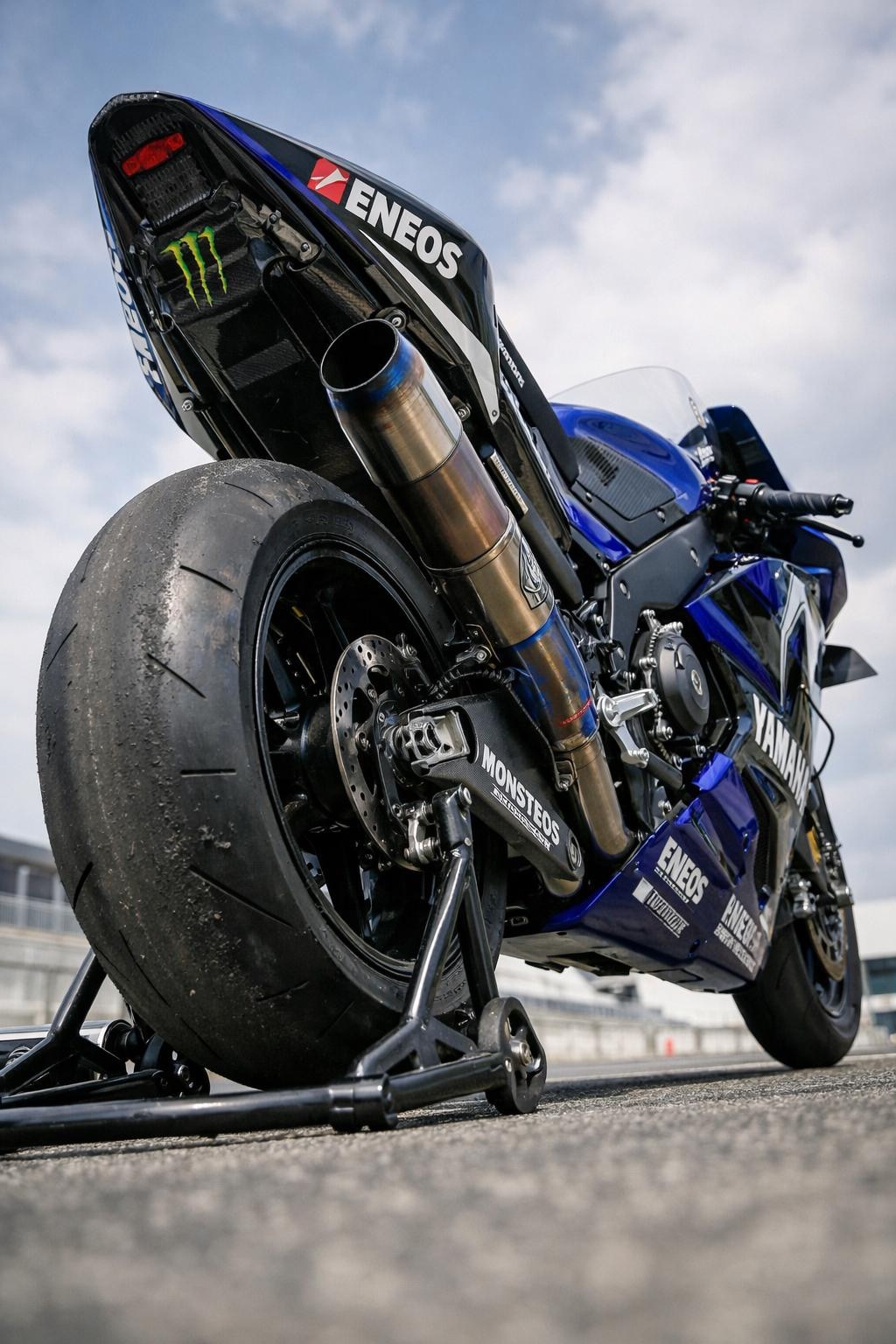YAMAHA