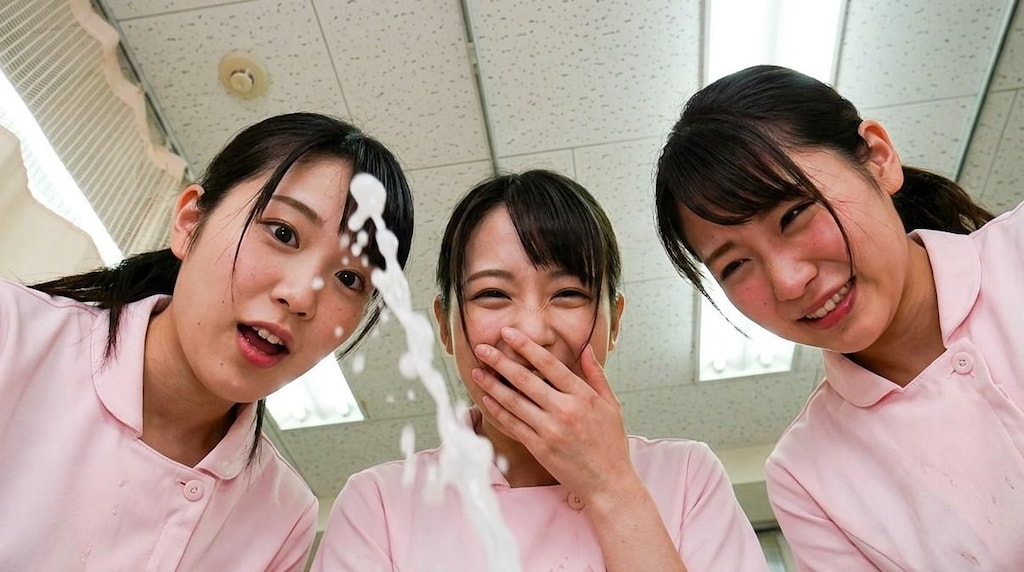 ナースに見つめられて出ちゃう
