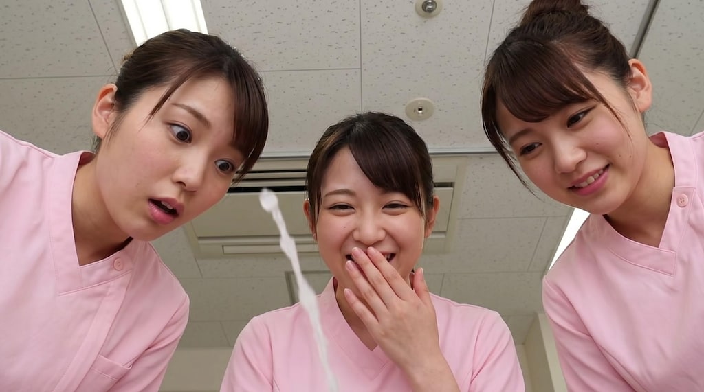 ナースに見つめられて出ちゃう