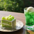 デザートのマスカットケーキとメロンソーダのセット 2枚目