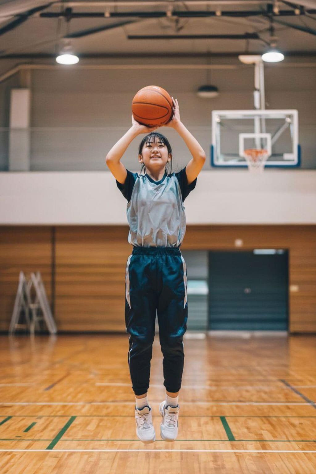 女バスのジャンプシュート370