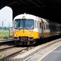 白い電車 2枚目
