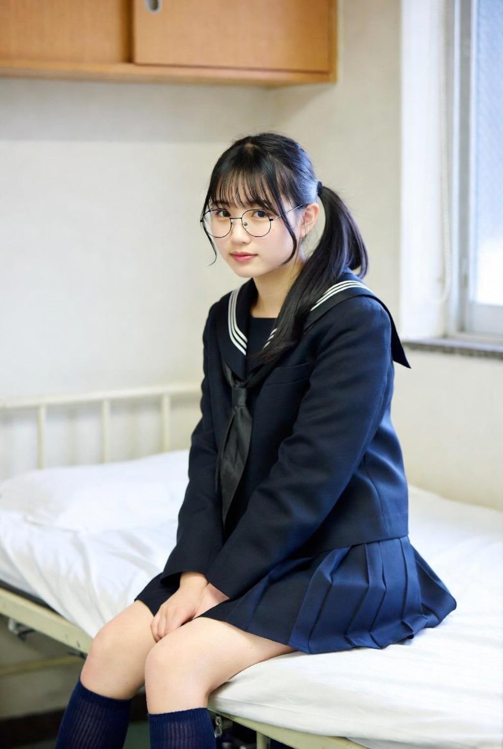 眼鏡の女子高生