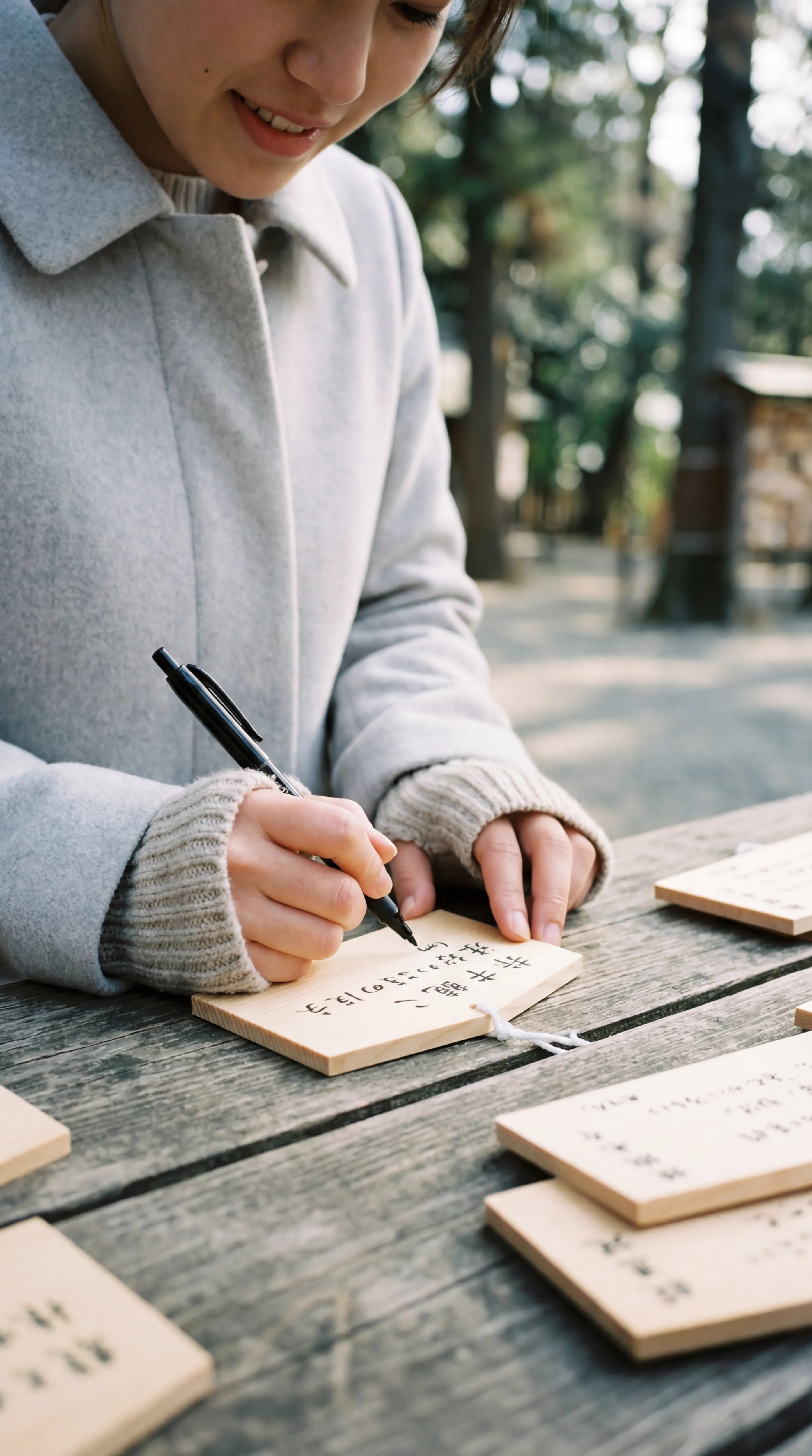 Inscribing the Future on the Wooden Heart | の人気AIイラスト・グラビア