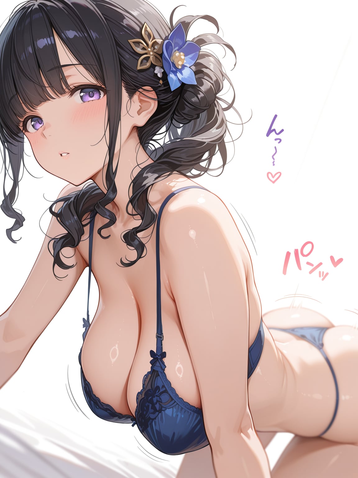 藍色のブラが強調する豊満ボディ… 照れながら見つめてくる彼女