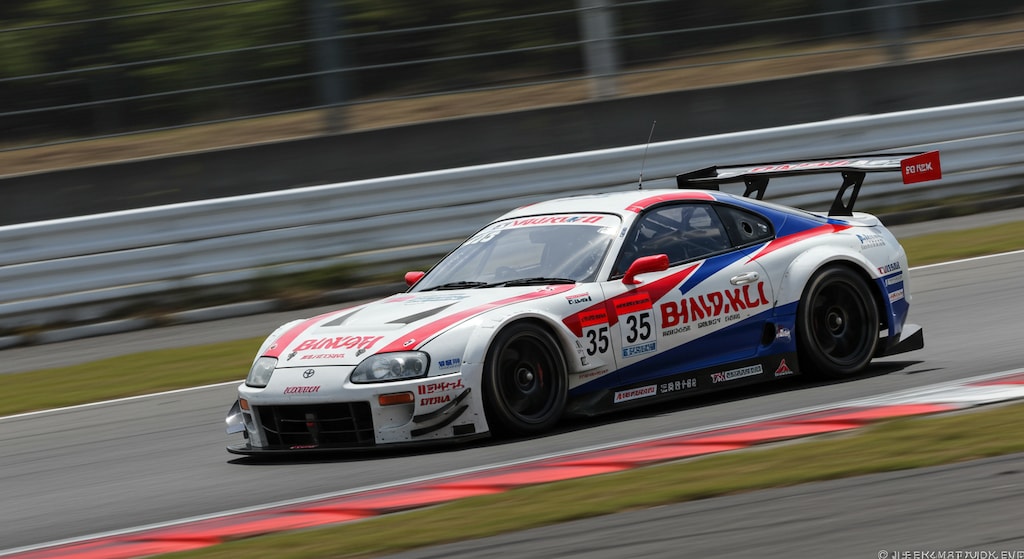 スープラレーシングカー