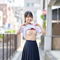 たくし上げ胸チラ 7枚目