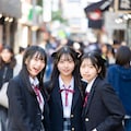 3人の女子高生 2枚目