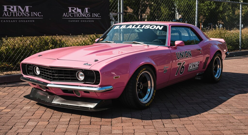 ピンクカマロレーシングカー