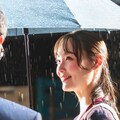 「びしょ濡れの美女に雨の日に傘を貸すサラリーマン　ほれてまうやろー」 10枚目
