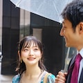 「びしょ濡れの美女に雨の日に傘を貸すサラリーマン　ほれてまうやろー」 12枚目