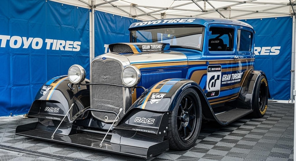 トーヨータイヤフォードセダン