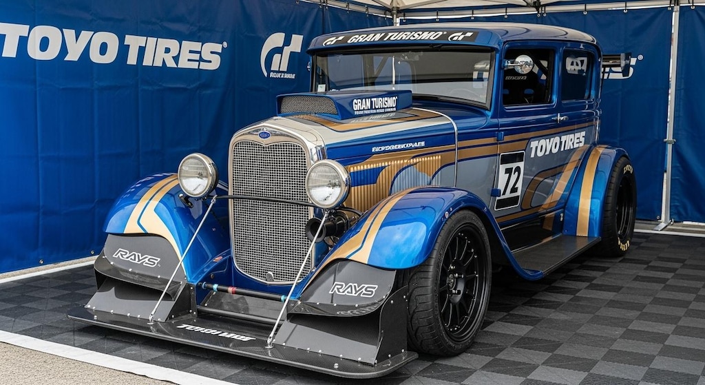 トーヨータイヤフォードセダン