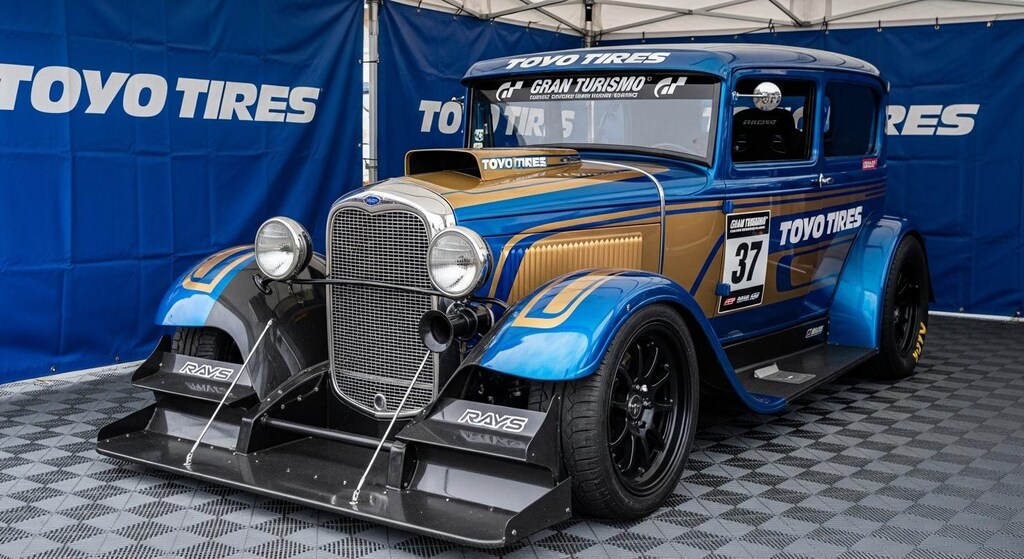 トーヨータイヤフォードセダン