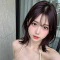 ゴールドビキニのグラビアアイドル 4枚目