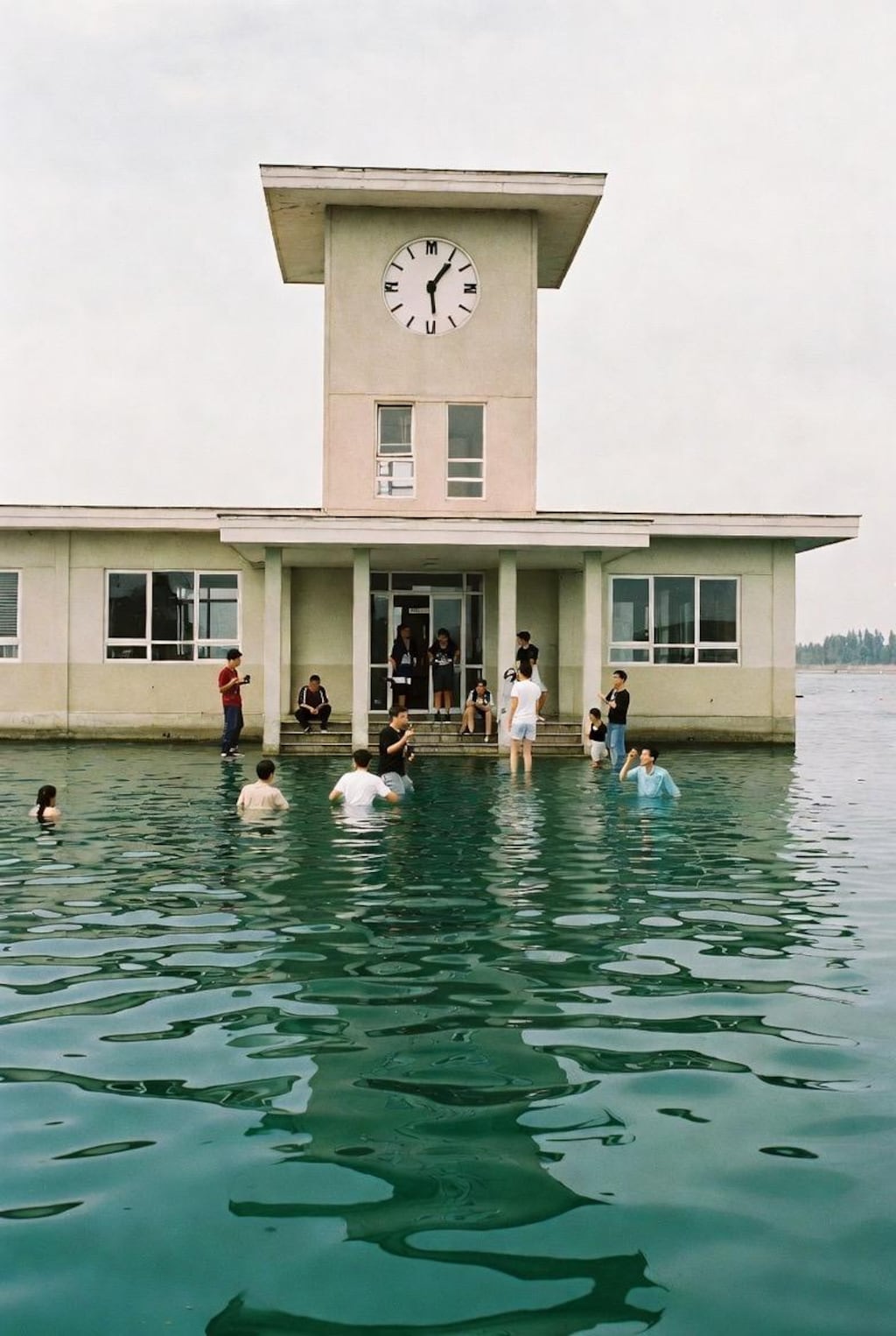 微ホラー　海底の学校