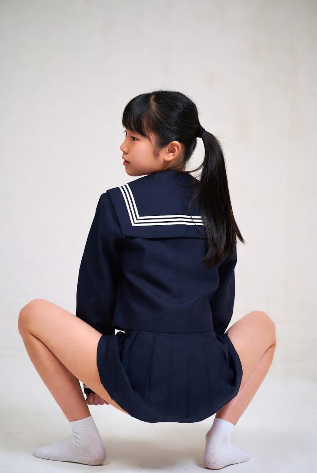 セーラー服と開脚