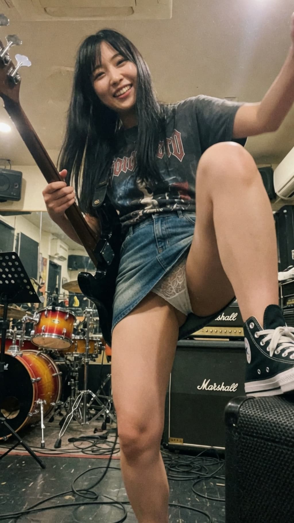 ライブ中のパンモロシーンを撮影されてしまったベーシスト女子