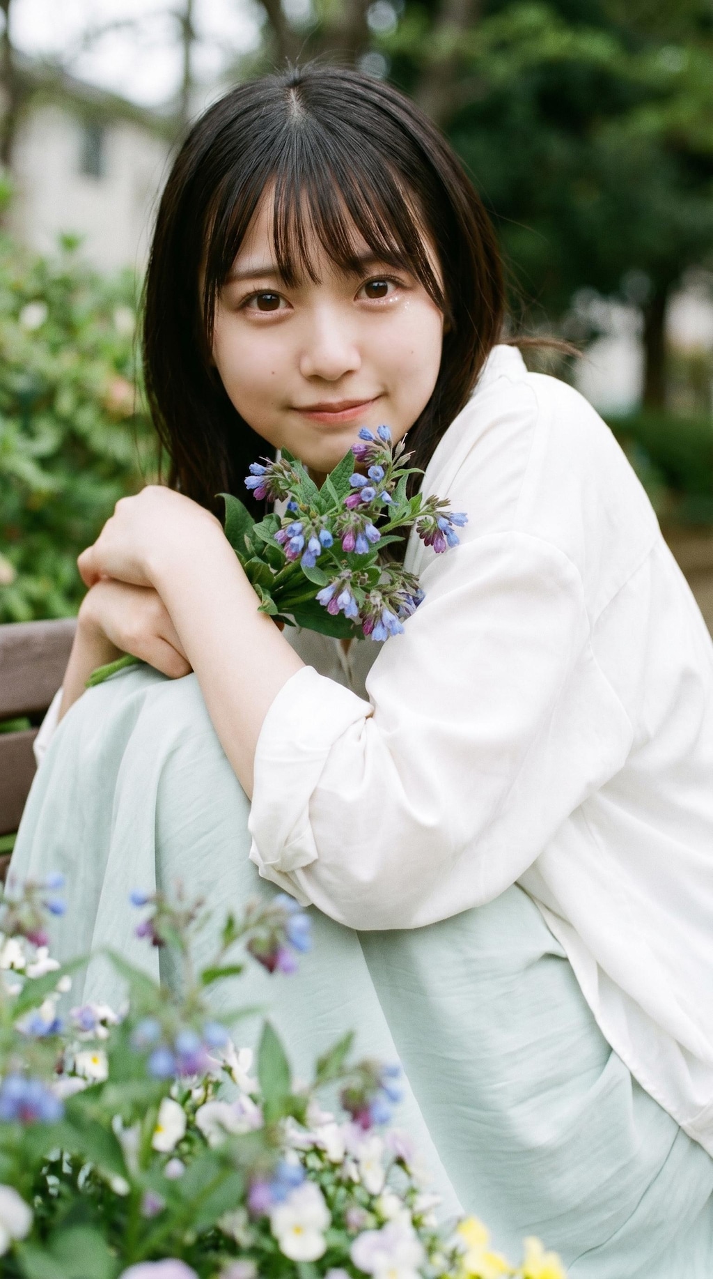 A Soft Afternoon Hidden in Flowers