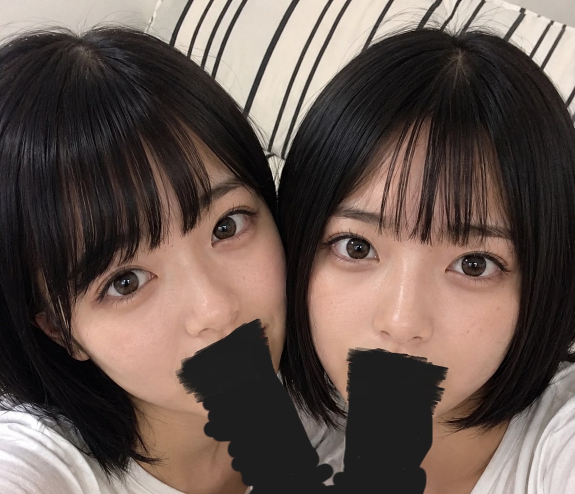 可愛い女子が🍌をパクパク💕