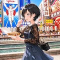 たこ焼きを食べながら道頓堀を歩く藍音ちゃん 6枚目