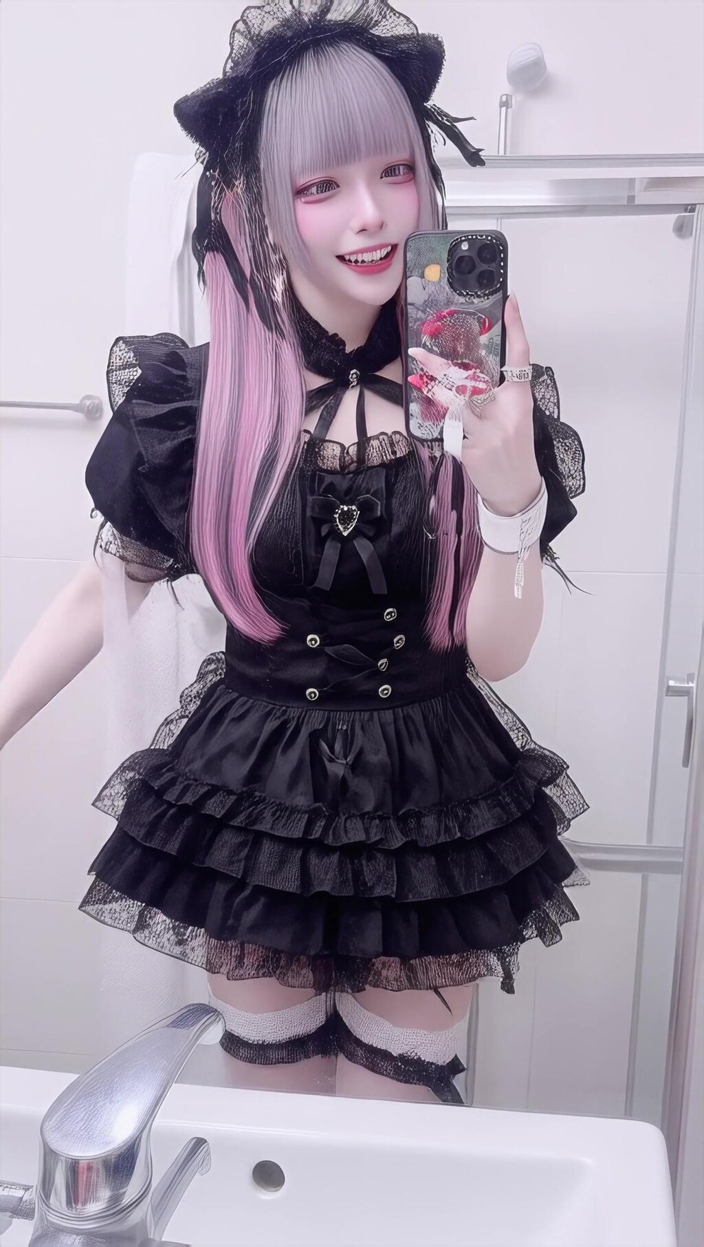 ゴスロリっぽい服だニャンm