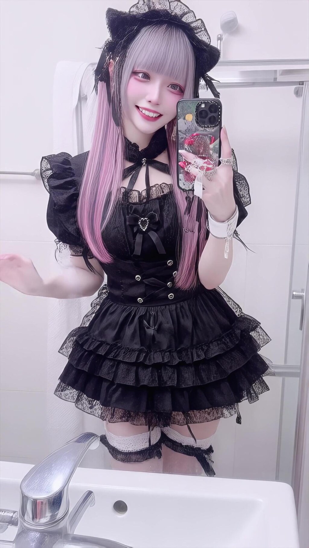 ゴスロリっぽい服だニャンm