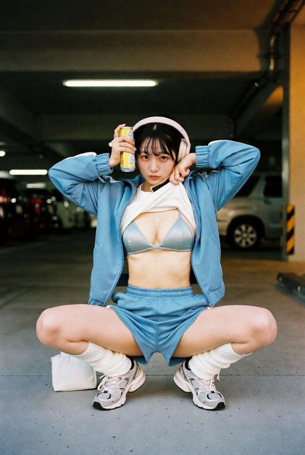 水色ギャル露出①