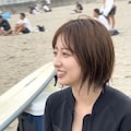 地方アナ、ビーチでサーフィン 4枚目